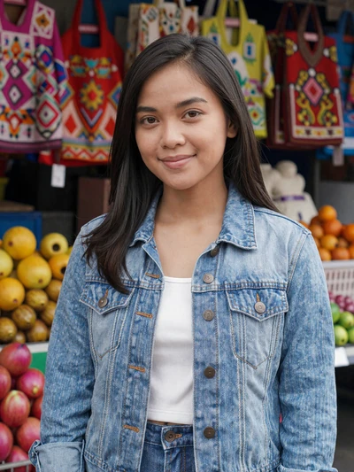 Indonesian single Lestari from Semarang open to genuine international romance